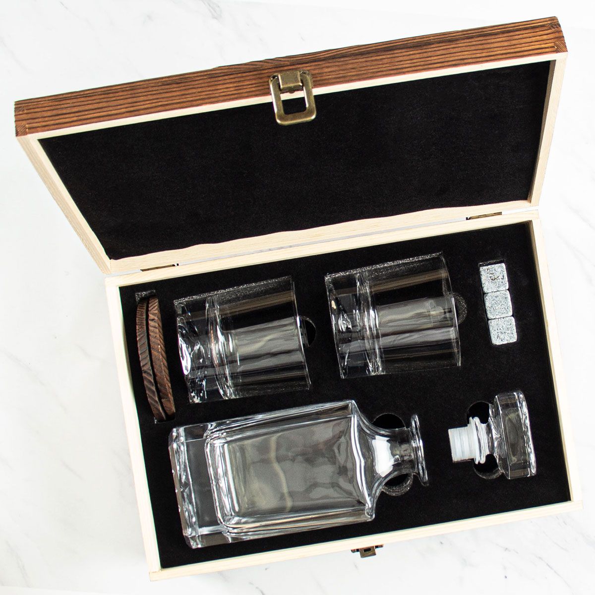 https://eadn-wc05-3553049.nxedge.io/cdn/pub/media/catalog/product/cache/cadfcab9541cceed074b162a88ae1457/3/-/3-personalized_whiskey_decanter_set_in_wood_gift_box_-_top_view_1_1_1_1_1_1_1_1.jpg
